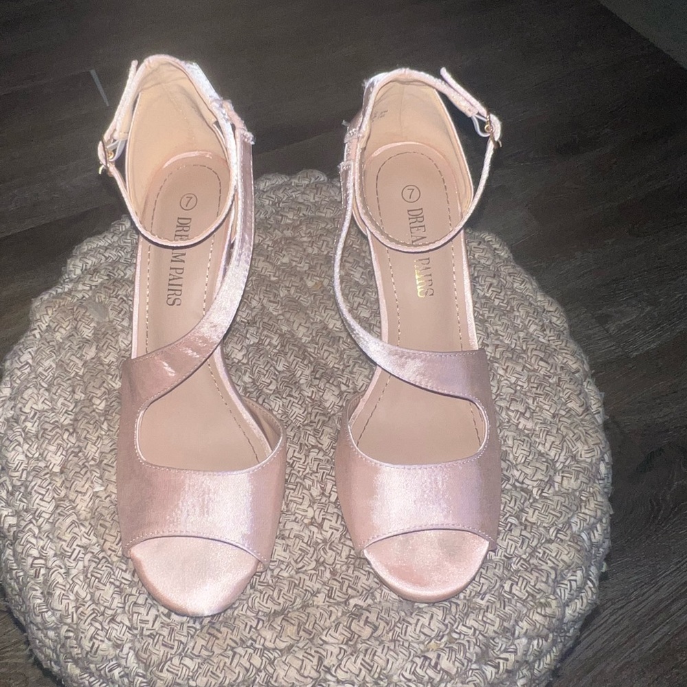 Dream pairs Blush color heels